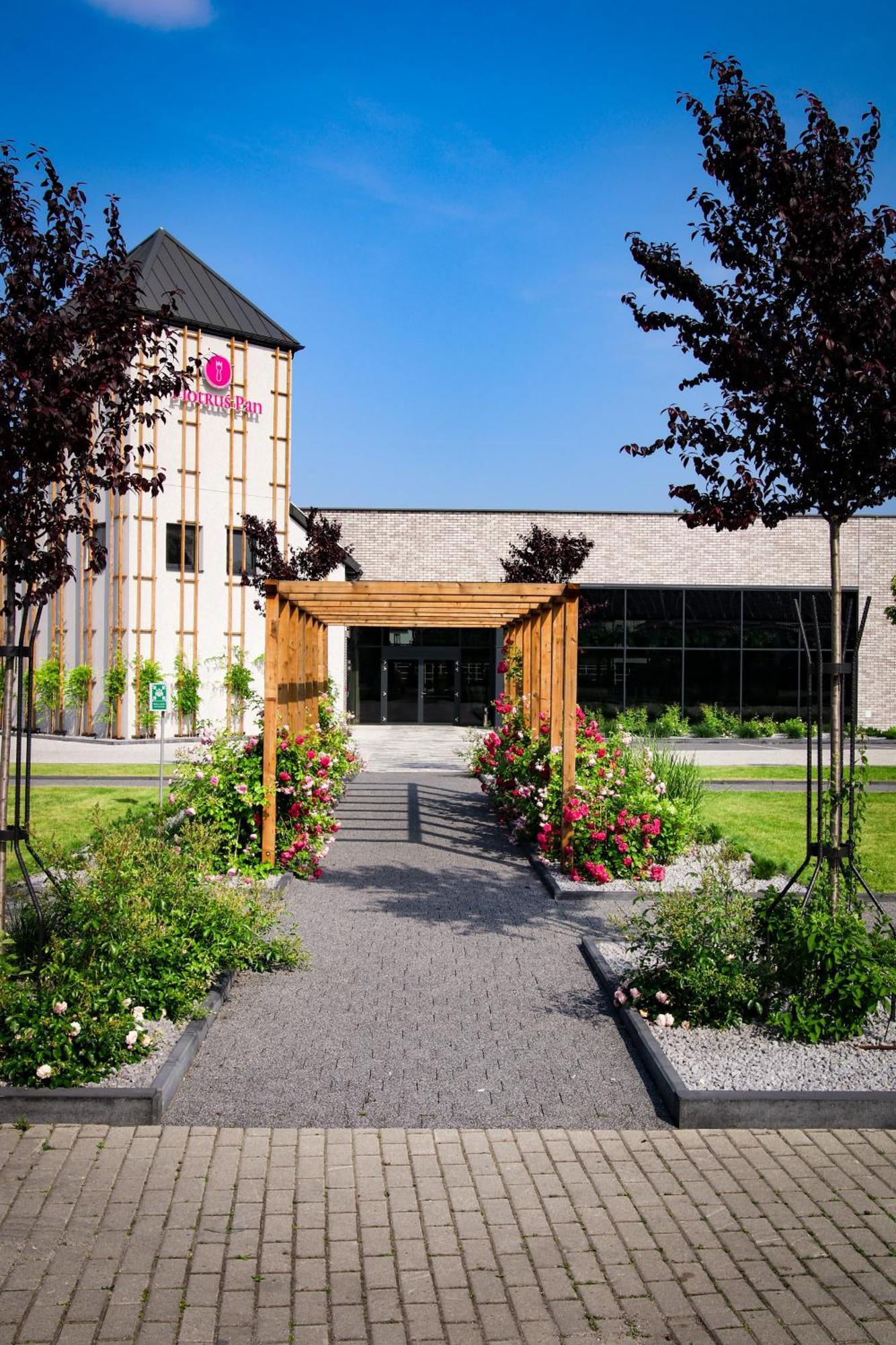 Hotel Piotrus Pan Brzesko Exterior foto